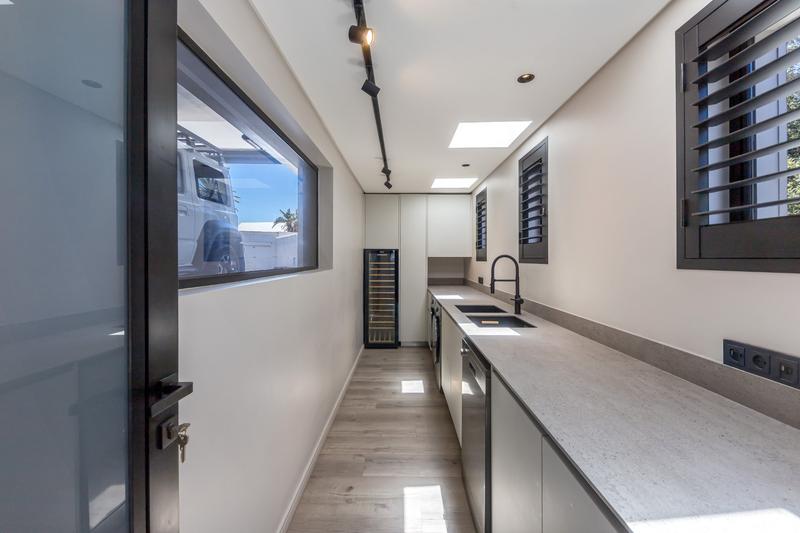 To Let 5 Bedroom Property for Rent in Camps Bay Western Cape